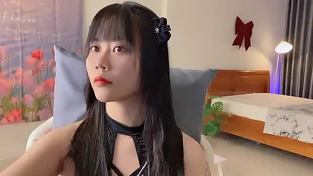 Snapshot of -rosiie- chatting on March 3, 2025, 2:48 pm -rosiie- online show from March 3, 2025, 2:48 pm