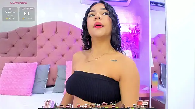 Snapshot of VictoriaBlakee chatting on February 3, 2025, 11:53 am VictoriaBlakee online show from February 3, 2025, 11:53 am