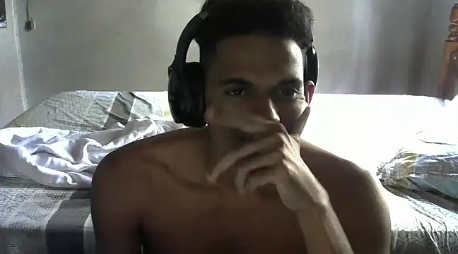 Snapshot of RenziTatte chatting on December 12, 2024, 1:39 pm RenziTatte online show from December 12, 2024, 1:39 pm