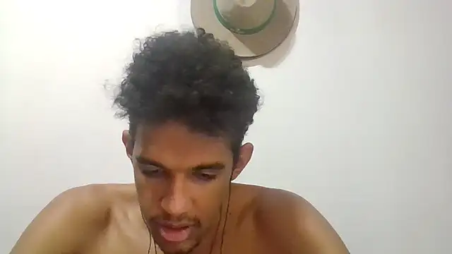 Snapshot of RenziTatte chatting on October 15, 2025, 12:38 pm RenziTatte online show from October 15, 2025, 12:38 pm