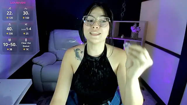 TifanyWhite  online show from December 3, 2024, 10:29 pm