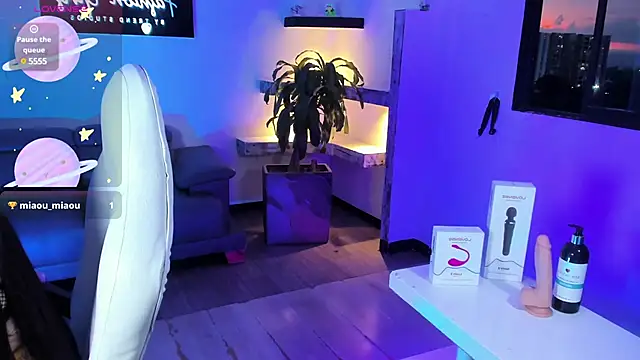 TifanyWhite  online show from February 10, 2025, 11:23 pm