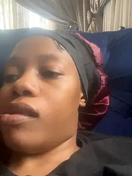 NAUGHTYSHALOTXX online show from October 14, 2025, 10:05 am