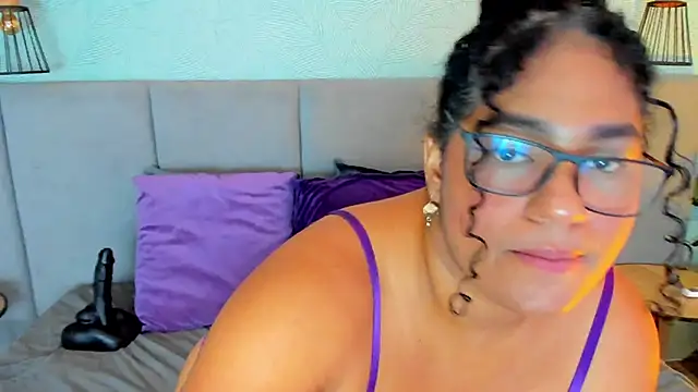 Snapshot of Annie-Wolf chatting on September 29, 2025, 9:19 pm Annie-Wolf online show from September 29, 2025, 9:19 pm