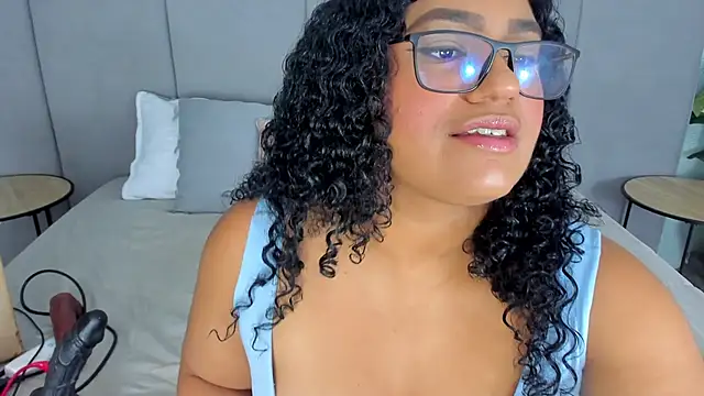 Snapshot of Annie-Wolf chatting on October 10, 2025, 8:52 pm Annie-Wolf online show from October 10, 2025, 8:52 pm