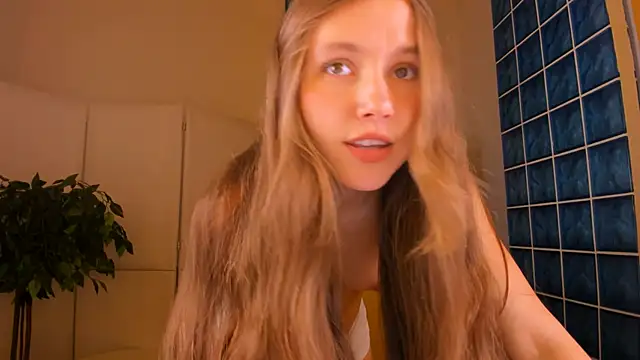 Snapshot of MaryannSoftt chatting on October 18, 2025, 3:35 pm MaryannSoftt online show from October 18, 2025, 3:35 pm