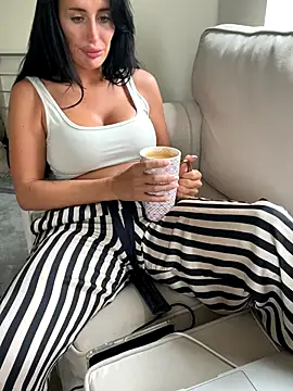 Snapshot of UKSYDNEYFOX chatting on September 27, 2025, 11:59 am UKSYDNEYFOX online show from September 27, 2025, 11:59 am