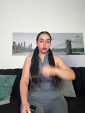 SophieRoyals online show from March 18, 2026, 1:25 pm