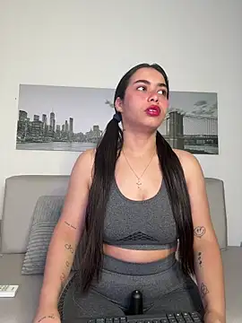 SophieRoyals online show from April 22, 2026, 1:34 pm