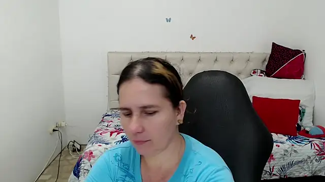 Snapshot of victoria_jones chatting on April 20, 2026, 2:20 pm victoria jones online show from April 20, 2026, 2:20 pm