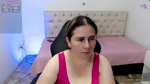 Snapshot of victoria_jones chatting on April 21, 2026, 3:28 pm victoria jones online show from April 21, 2026, 3:28 pm