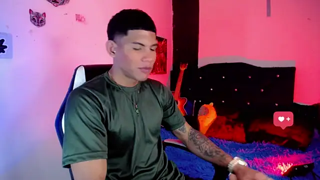 Snapshot of Damian_latinxxx chatting on January 16, 2025, 6:03 am Damian latinxxx online show from January 16, 2025, 6:03 am