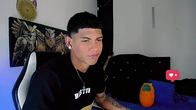 Snapshot of Damian_latinxxx chatting on January 17, 2025, 6:04 am Damian latinxxx online show from January 17, 2025, 6:04 am