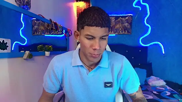 Snapshot of Damian_latinxxx chatting on January 28, 2025, 2:32 am Damian latinxxx online show from January 28, 2025, 2:32 am