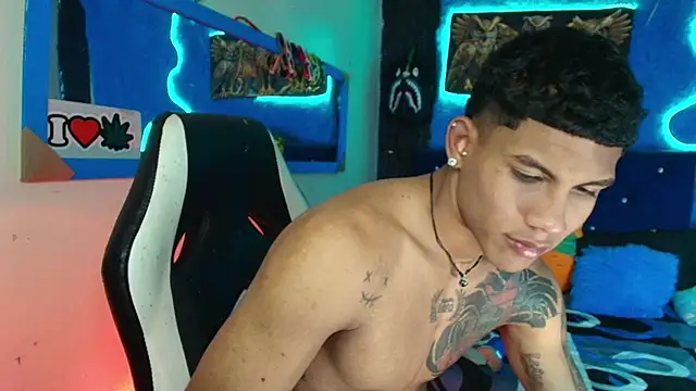 Snapshot of Damian_latinxxx chatting on January 28, 2025, 8:36 am Damian latinxxx online show from January 28, 2025, 8:36 am