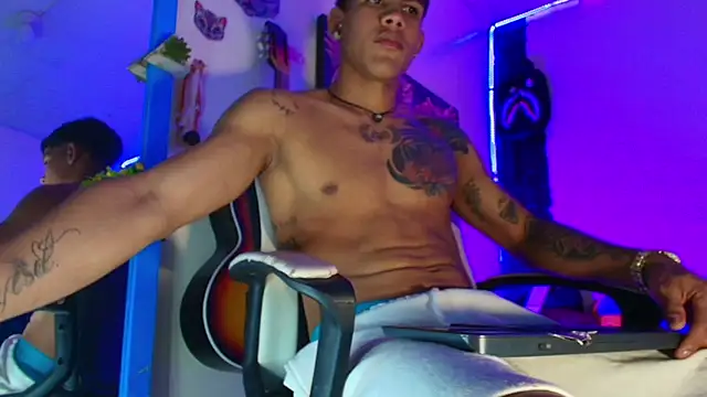 Snapshot of Damian_latinxxx chatting on January 30, 2025, 6:13 am Damian latinxxx online show from January 30, 2025, 6:13 am