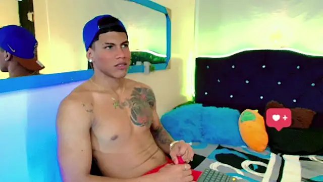Snapshot of Damian_latinxxx chatting on February 2, 2025, 8:35 am Damian latinxxx online show from February 2, 2025, 8:35 am