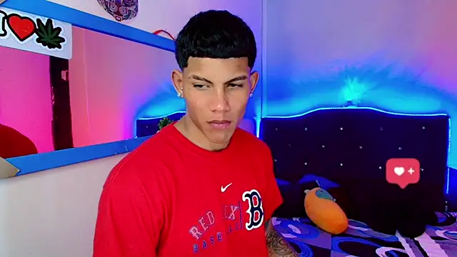 Snapshot of Damian_latinxxx chatting on February 4, 2025, 5:42 am Damian latinxxx online show from February 4, 2025, 5:42 am