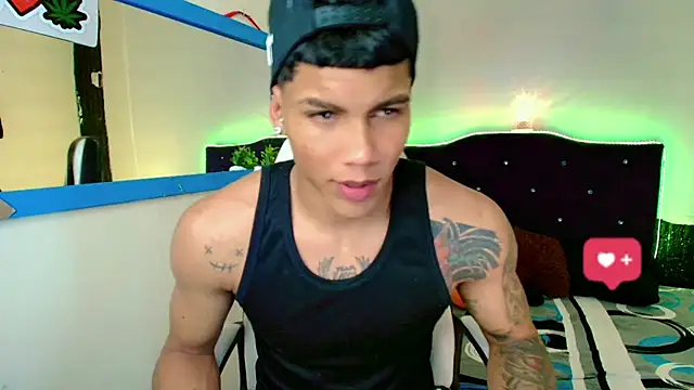 Snapshot of Damian_latinxxx chatting on February 5, 2025, 1:04 am Damian latinxxx online show from February 5, 2025, 1:04 am
