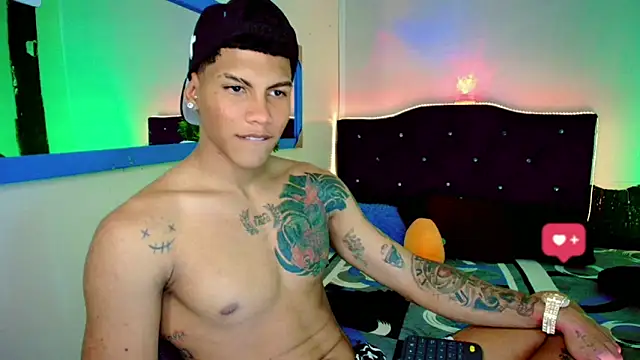 Snapshot of Damian_latinxxx chatting on February 5, 2025, 7:07 am Damian latinxxx online show from February 5, 2025, 7:07 am