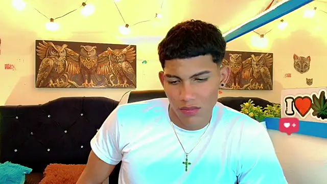 Snapshot of Damian_latinxxx chatting on February 7, 2025, 5:20 am Damian latinxxx online show from February 7, 2025, 5:20 am