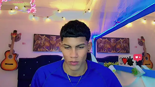 Snapshot of Damian_latinxxx chatting on February 7, 2025, 5:40 pm Damian latinxxx online show from February 7, 2025, 5:40 pm