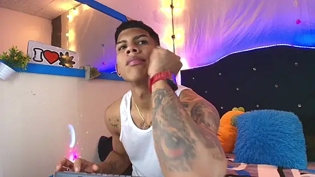 Snapshot of Damian_latinxxx chatting on February 12, 2025, 9:10 am Damian latinxxx online show from February 12, 2025, 9:10 am