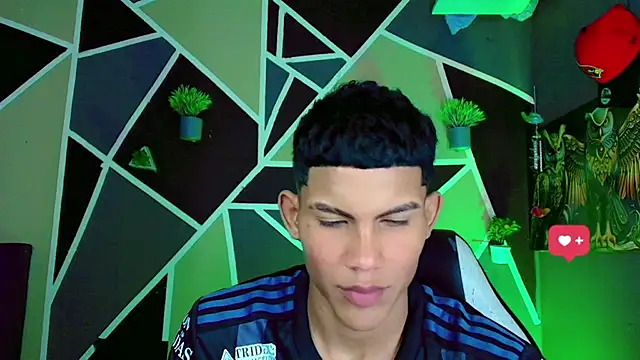 Snapshot of Damian_latinxxx chatting on February 21, 2025, 4:51 am Damian latinxxx online show from February 21, 2025, 4:51 am