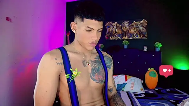 Snapshot of Damian_latinxxx chatting on February 26, 2025, 9:10 am Damian latinxxx online show from February 26, 2025, 9:10 am