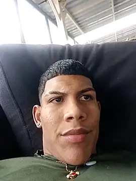Snapshot of Damian_latinxxx chatting on March 12, 2025, 12:15 pm Damian latinxxx online show from March 12, 2025, 12:15 pm
