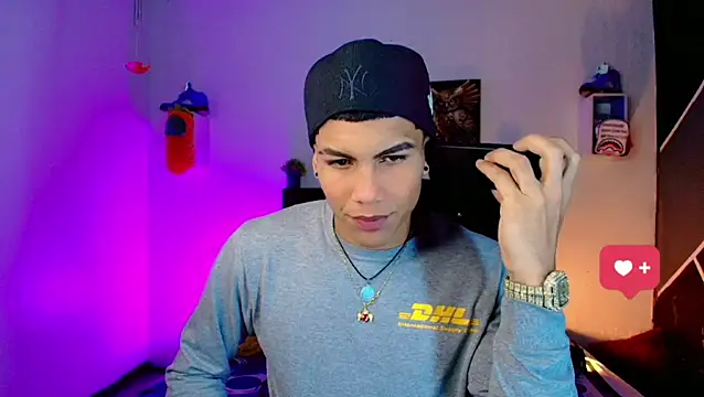 Snapshot of Damian_latinxxx chatting on March 13, 2025, 3:00 am Damian latinxxx online show from March 13, 2025, 3:00 am