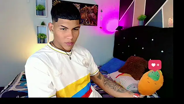 Snapshot of Damian_latinxxx chatting on March 21, 2025, 6:05 am Damian latinxxx online show from March 21, 2025, 6:05 am
