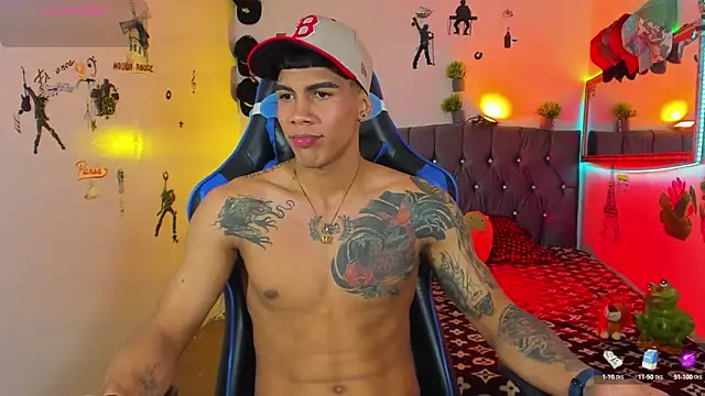 Snapshot of Damian_latinxxx chatting on September 24, 2025, 3:32 am Damian latinxxx online show from September 24, 2025, 3:32 am