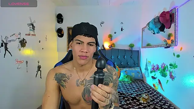 Snapshot of Damian_latinxxx chatting on September 29, 2025, 3:11 am Damian latinxxx online show from September 29, 2025, 3:11 am