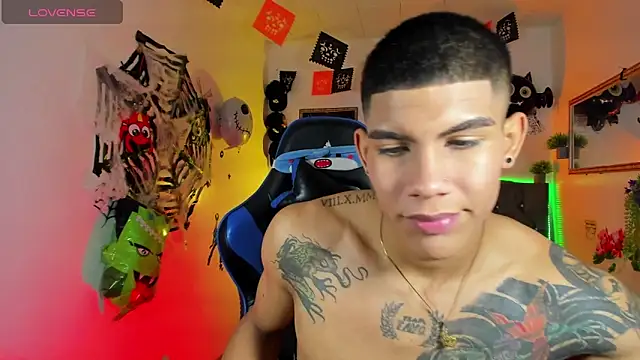 Snapshot of Damian_latinxxx chatting on October 8, 2025, 2:53 am Damian latinxxx online show from October 8, 2025, 2:53 am