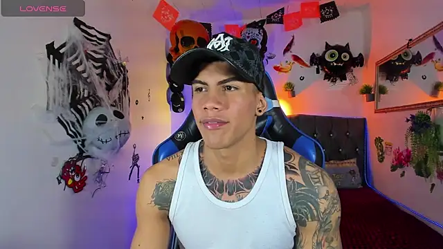 Snapshot of Damian_latinxxx chatting on October 13, 2025, 3:06 am Damian latinxxx online show from October 13, 2025, 3:06 am