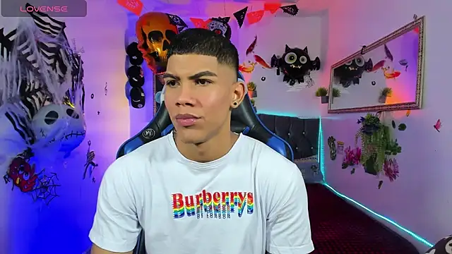Snapshot of Damian_latinxxx chatting on October 15, 2025, 3:06 am Damian latinxxx online show from October 15, 2025, 3:06 am