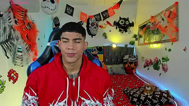 Snapshot of Damian_latinxxx chatting on October 22, 2025, 3:07 am Damian latinxxx online show from October 22, 2025, 3:07 am
