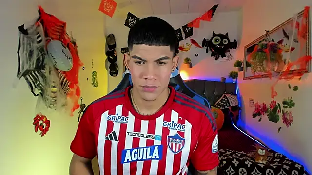 Snapshot of Damian_latinxxx chatting on October 24, 2025, 2:52 am Damian latinxxx online show from October 24, 2025, 2:52 am