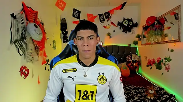 Snapshot of Damian_latinxxx chatting on October 27, 2025, 3:10 am Damian latinxxx online show from October 27, 2025, 3:10 am