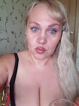 IsabellaBoni online show from April 28, 2026, 6:29 am