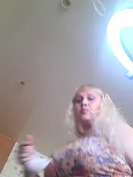 IsabellaBoni online show from May 5, 2026, 7:05 am