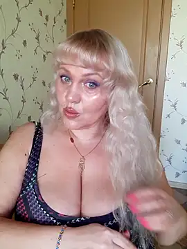 IsabellaBoni online show from May 12, 2026, 6:43 am