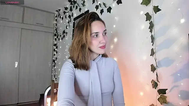 Snapshot of Sarah_Castillo_ chatting on January 20, 2025, 12:15 am Sarah Castillo online show from January 20, 2025, 12:15 am