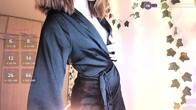 Snapshot of Sarah_Castillo_ chatting on February 21, 2025, 6:04 pm Sarah Castillo online show from February 21, 2025, 6:04 pm