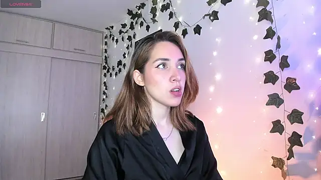 Snapshot of Sarah_Castillo_ chatting on March 7, 2025, 4:22 pm Sarah Castillo online show from March 7, 2025, 4:22 pm