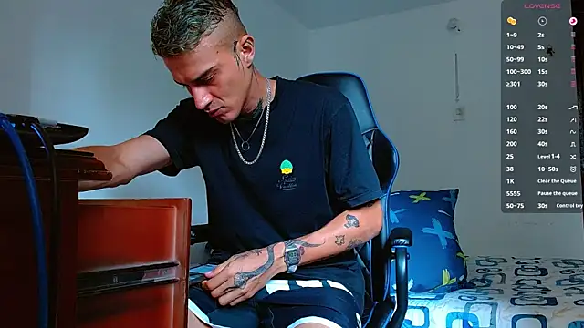 bray hotboy777 online show from November 12, 2025, 3:01 pm