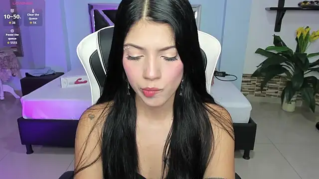 Snapshot of EroticAzir chatting on November 15, 2025, 3:15 am EroticAzir online show from November 15, 2025, 3:15 am