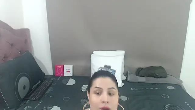 kimberlyjamexxx online show from May 13, 2026, 12:52 am