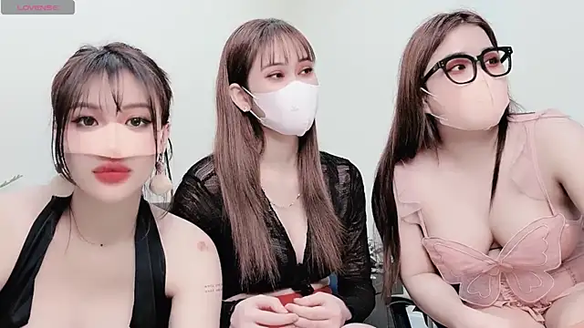 LyLy Office online show from December 18, 2024, 2:28 pm